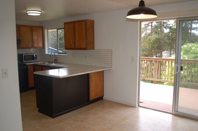 Building Photo - 721 Scenic Heights Rd
