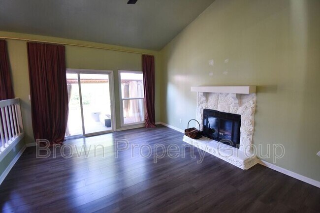 Foto del edificio - 518 Singletary Pl
