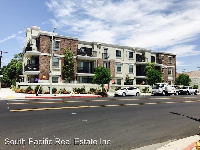 Primary Photo - 10455 W Magnolia Blvd