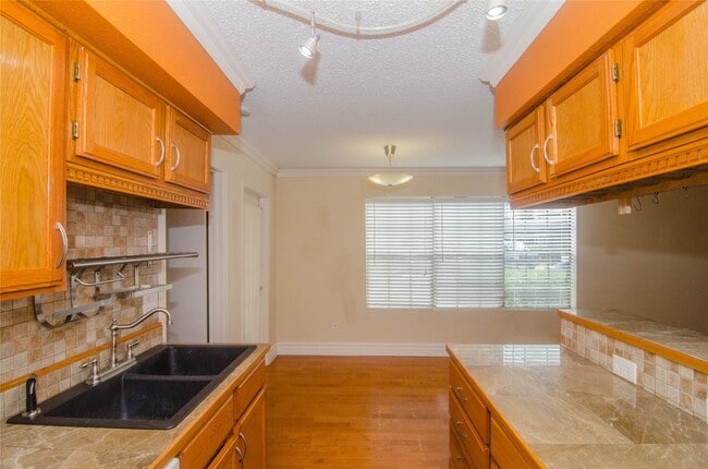 Foto del edificio - 2750 Holly Hall St