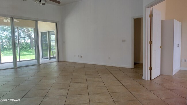 Foto del edificio - 6517 Shahab Ln
