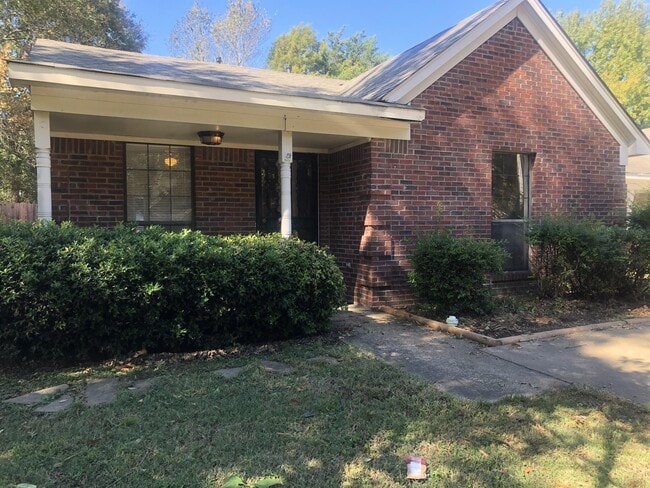 Building Photo - 6813 Maury Dr