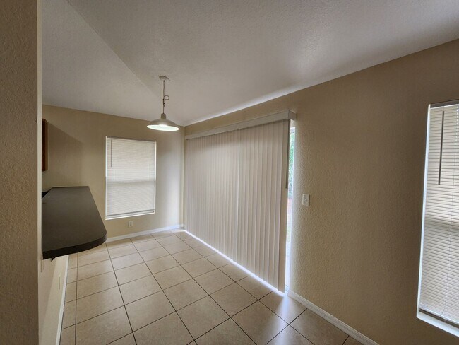 Building Photo - 1950-1952 Laverna Ave