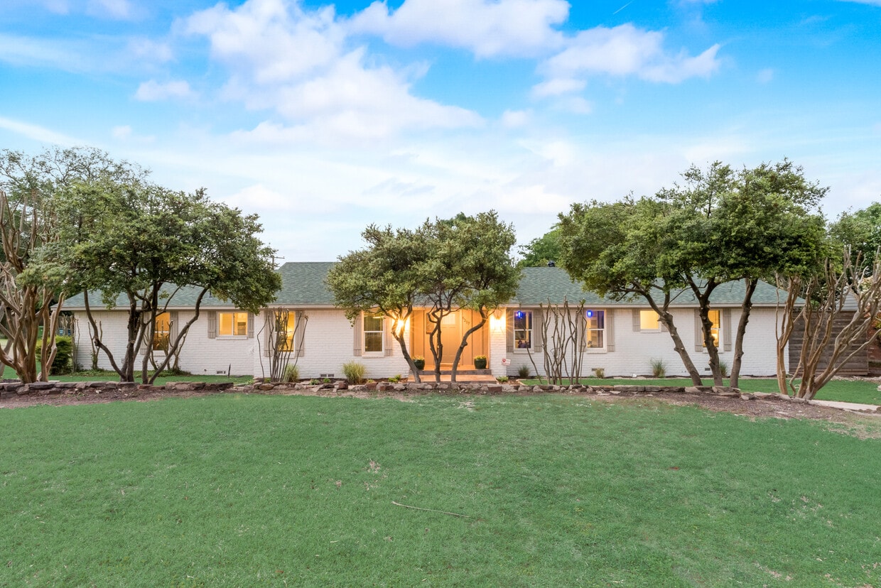 Photo - 6217 Alpha Rd (Dallas, TX)