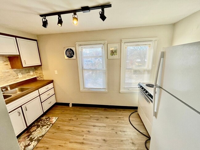 Building Photo - 415 Beaver St