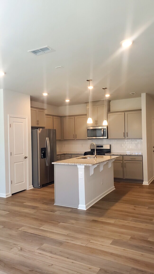 Foto del edificio - 906 Plum Creek Pl