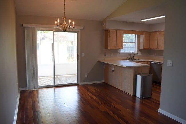 Foto del edificio - 4824 Weybridge Ln