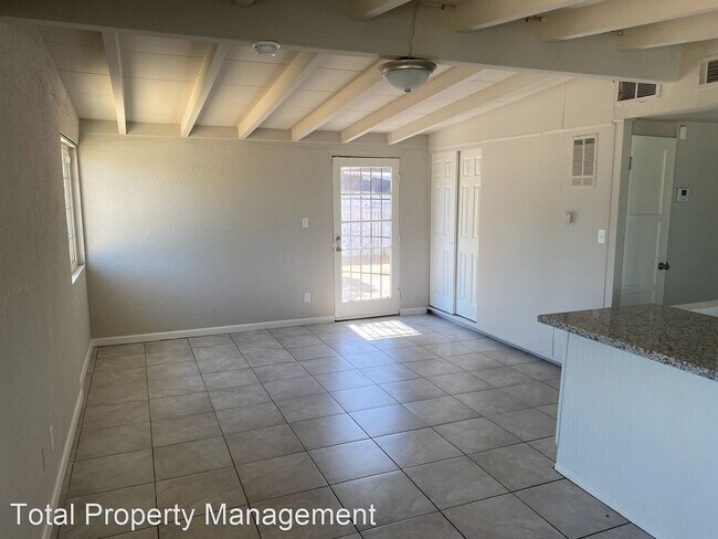 Foto del edificio - 3 br, 1 bath House - 208 Plum Dr.