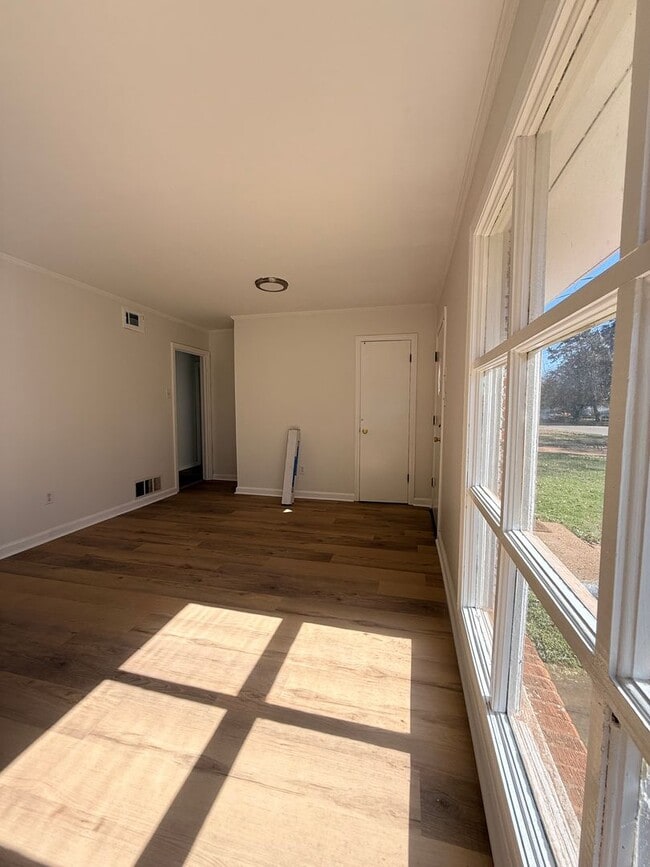 Foto del edificio - For Rent – Updated 3 Bed / 1 Bath Home