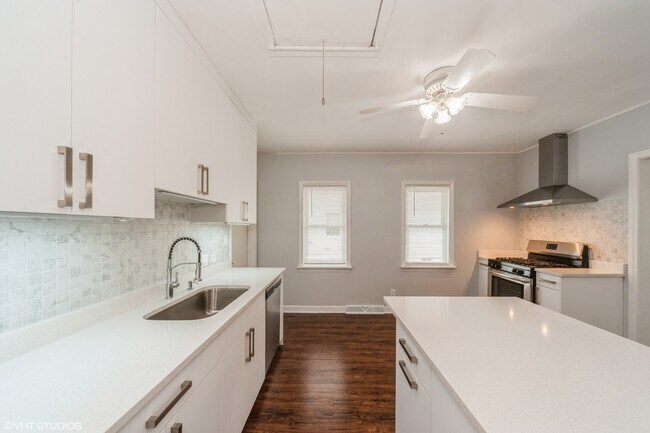 Building Photo - 848 Lee St