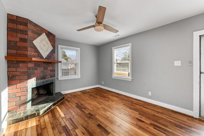 Foto del edificio - 108 E Magruder St