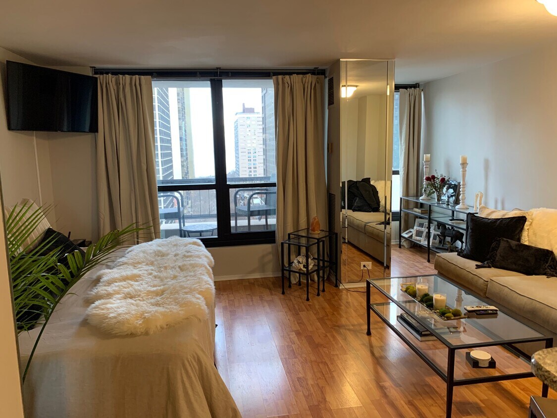 Habitación - 1030 N State St