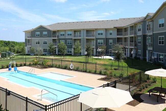 Pool Area - The Villages at Ben White