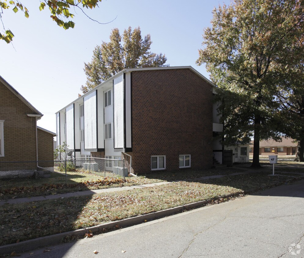 Building Photo - 4611 Huntington Ave