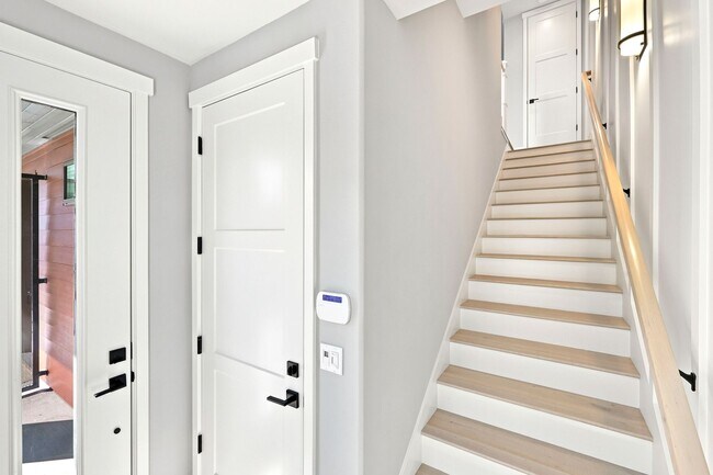 Building Photo - 2 Bed, 2.5 Bath Executive Home in Newly Constructed Community!