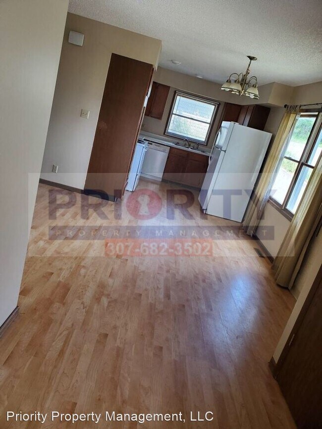 Building Photo - 1 br, 1 bath House - 304 E Converse St
