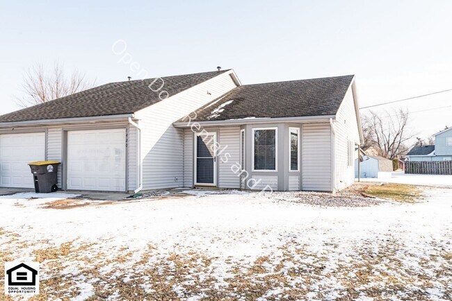 Building Photo - 1420/1422 Flagstone