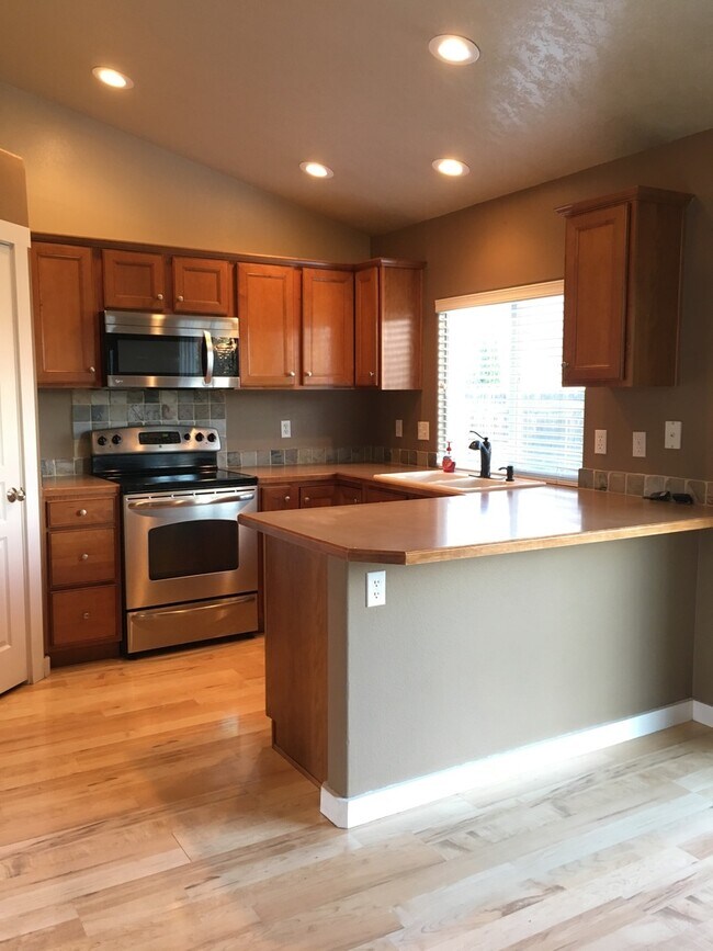 Foto del edificio - Perfect 4 bed 2.5 ba home in the desirable...