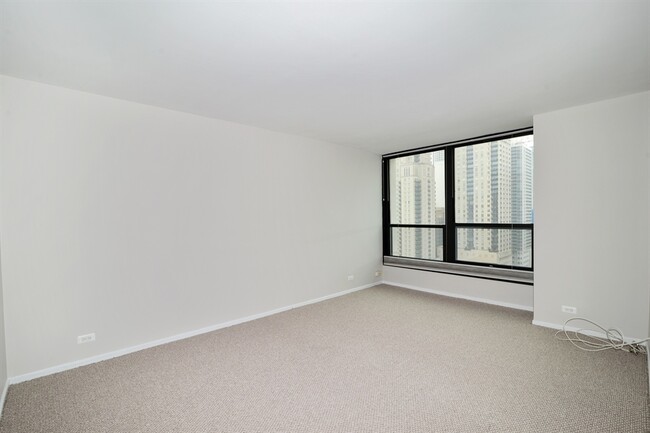 Foto del edificio - 1030 N State St