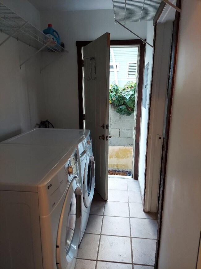 Laundry Room - 628 Grant St