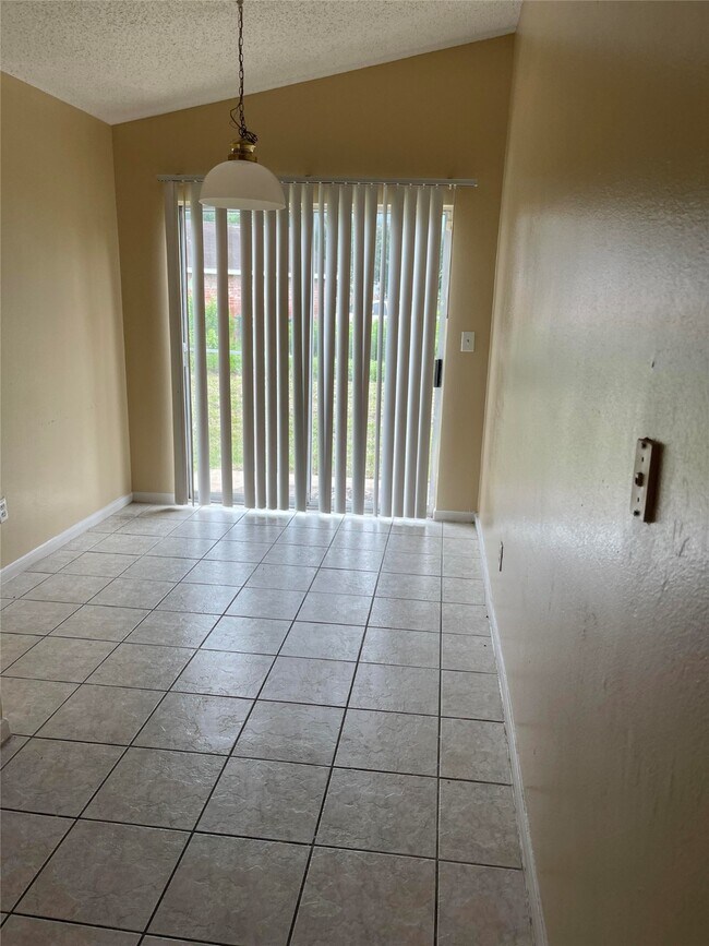 Foto del edificio - 4647 Croker Ridge Rd