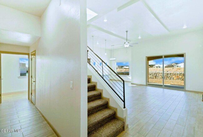 Foto del edificio - 14740 John McNeely Ave