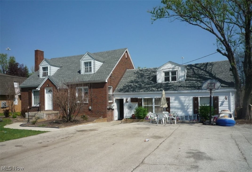 Primary Photo - 1320 W Montrose St