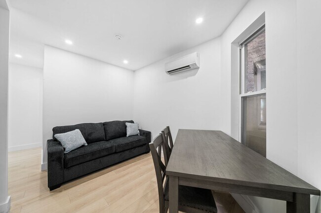 Foto del edificio - 514 E188 BH LLC