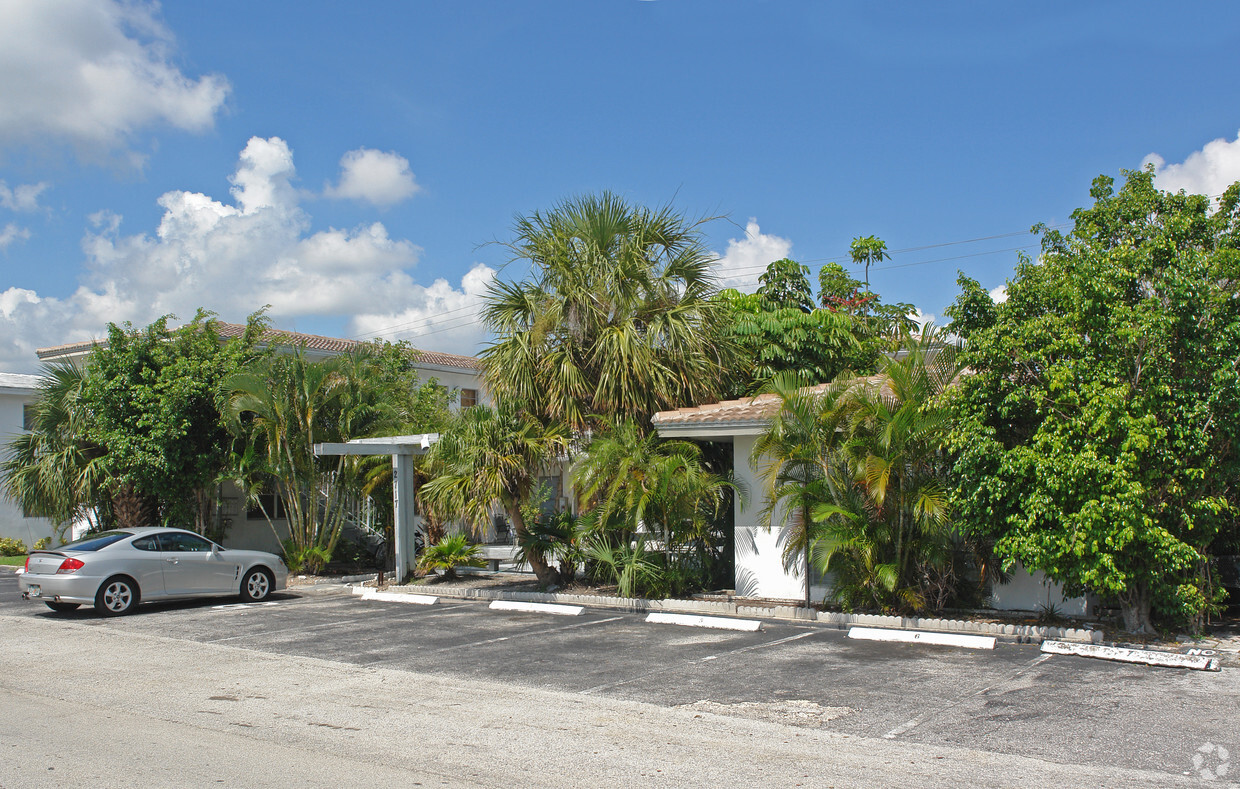 Building Photo - Middle River Apartments