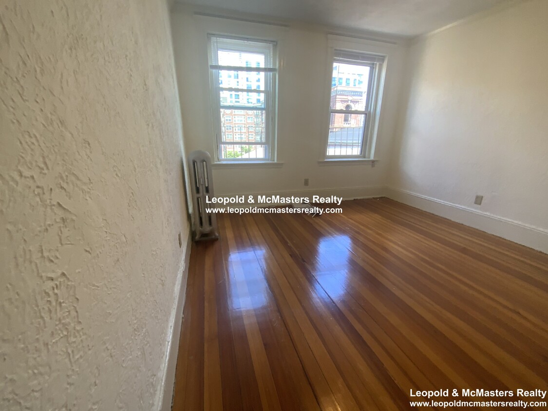 Primary Photo - 55 Queensberry St