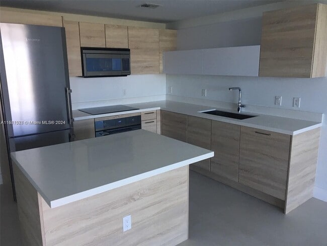 Building Photo - 16385 Biscayne Blvd
