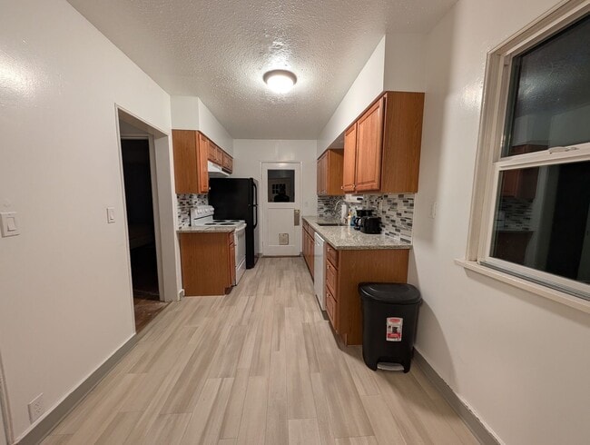 Building Photo - NW 8th Duplex - Vogler