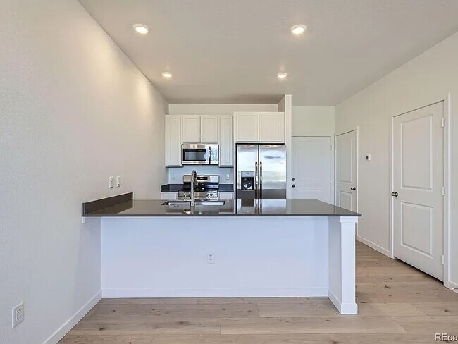 Foto del edificio - 6562 Arbor Blvd E