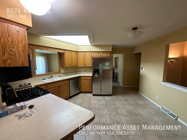Building Photo - Stunning ranch home in quiet Kenosha neigh...