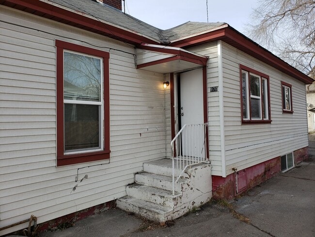 Building Photo - 966 W Center St