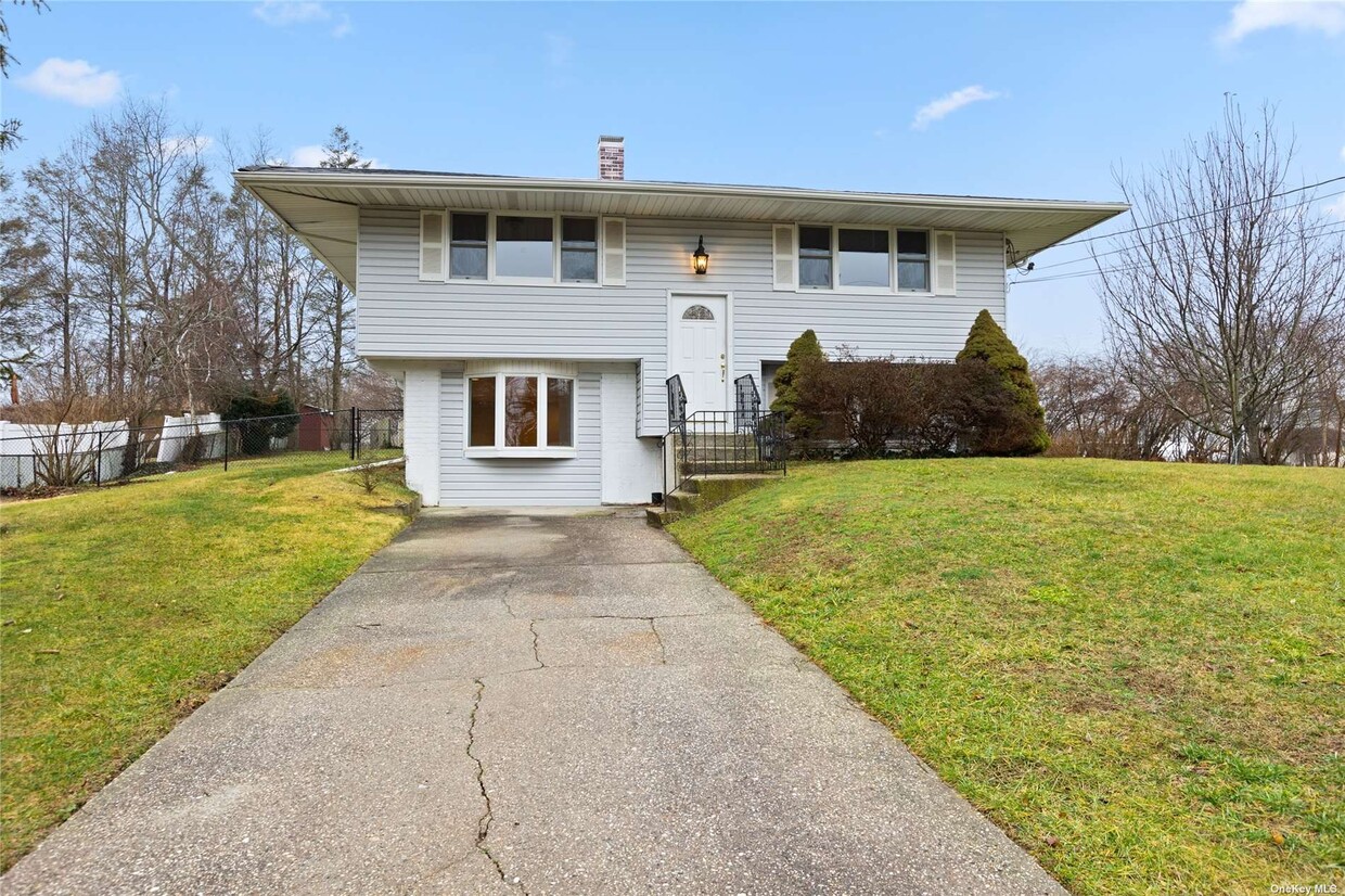 Primary Photo - 34 Bobcat Ln