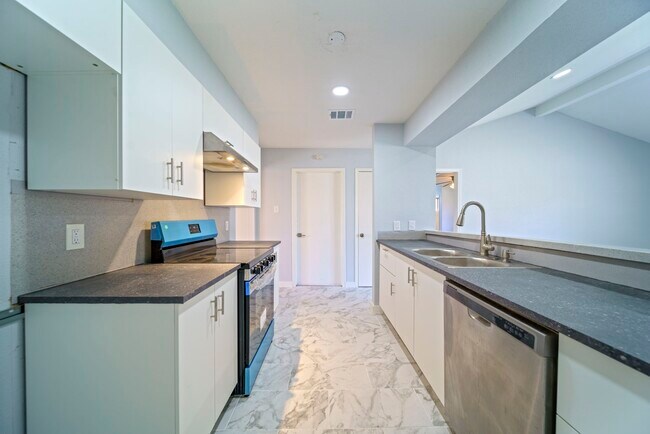 Foto del edificio - 5015 Fitzwater Dr