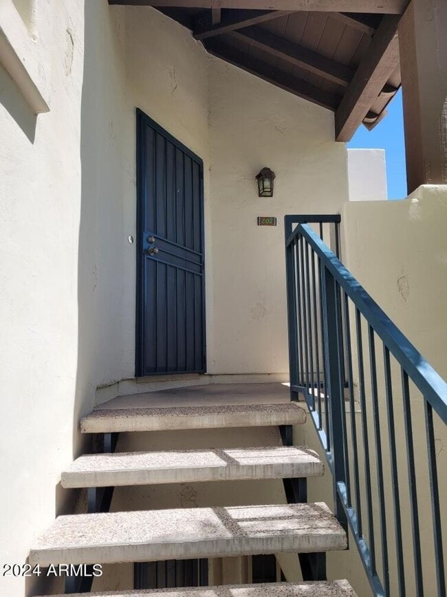 Building Photo - Quiet 2 bedroom condo in Fountain Hills!