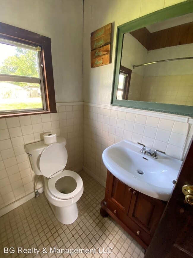 Building Photo - 2 br, 1 bath House - 202 2nd Street
