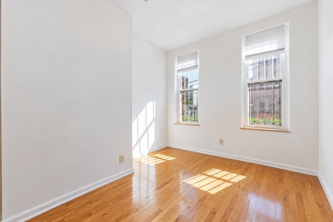 Building Photo - 420 Monroe St