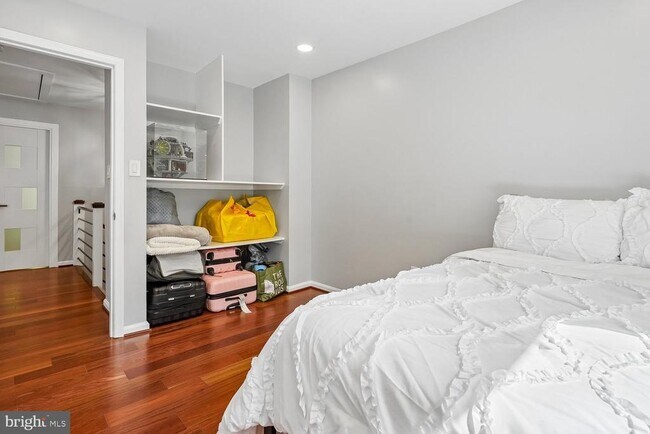 Foto del edificio - 6608 Westbury Oaks Ct