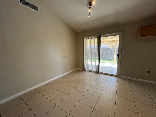 Building Photo - Wonderful Home MOVE IN READY!!!