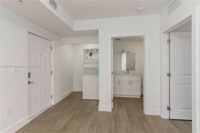 Foto del edificio - 1620 NW 18th St