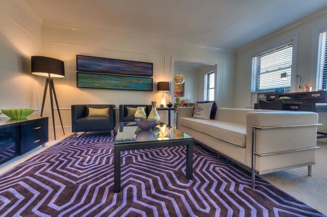 Foto del edificio - 2754 N Pine Grove Ave