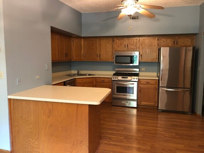 Building Photo - 1109 E Division St