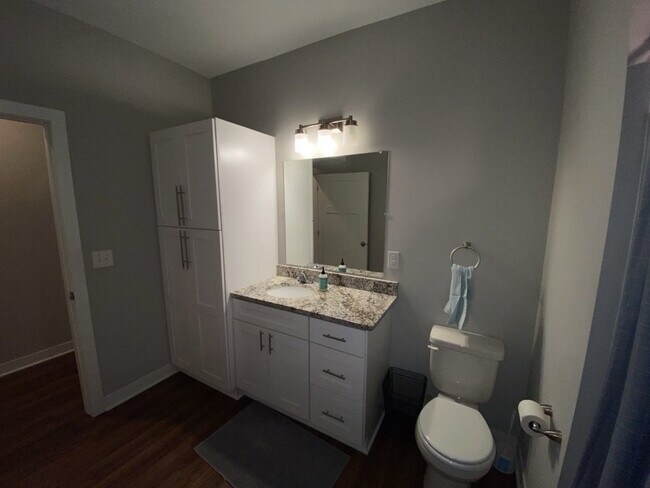 Foto del edificio - Stunning sunsets on private balcony 2 bed 2 bath in Longfellow!