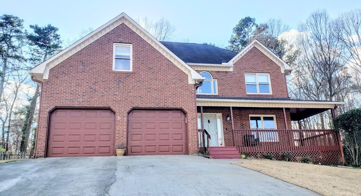 Foto principal - Beautiful 4BR Home In Established Neighbor...