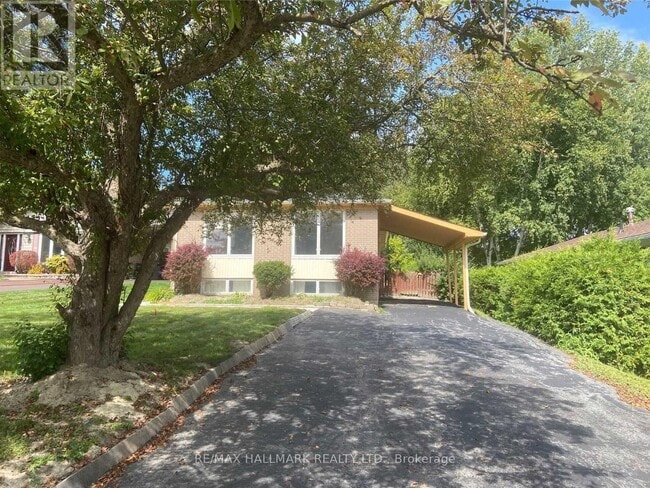Building Photo - 331 Roywood Crescent