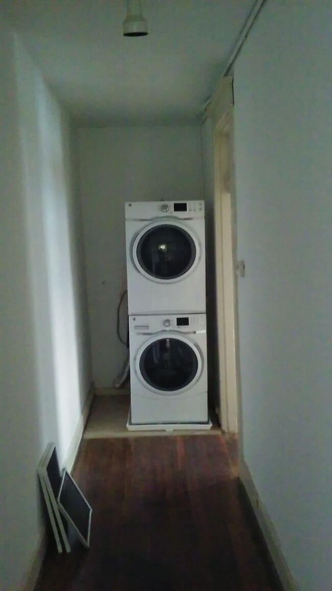 Building Photo - 153 Holbrook Ave