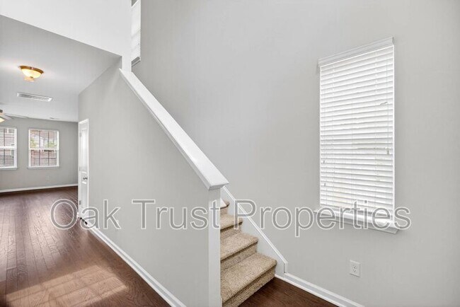 Foto del edificio - 7853 Lumberton Rd